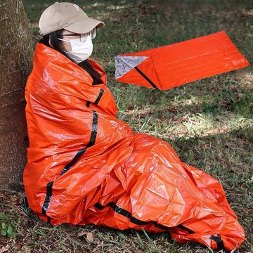 緊急保溫睡袋 救生毯 急救毯 救生毯 保溫毯 防曬毯 救命毯 地震 災難 求生睡袋【FF105】99750走走去旅行