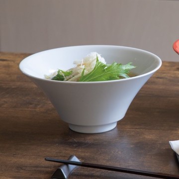 日本製白翔陶瓷拉麵碗 寬口設計大容量容易清洗 經典優雅外觀設計 提升美味和視覺效果 日本進口