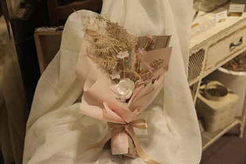 手工山茶花珠寶花束