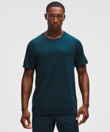 Metal Vent Tech Short-Sleeve Shirt Size Medium