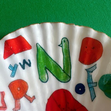 【也形】L扇貝盤 | 童書手繪插畫風英文字母 | 飾品收納擺設