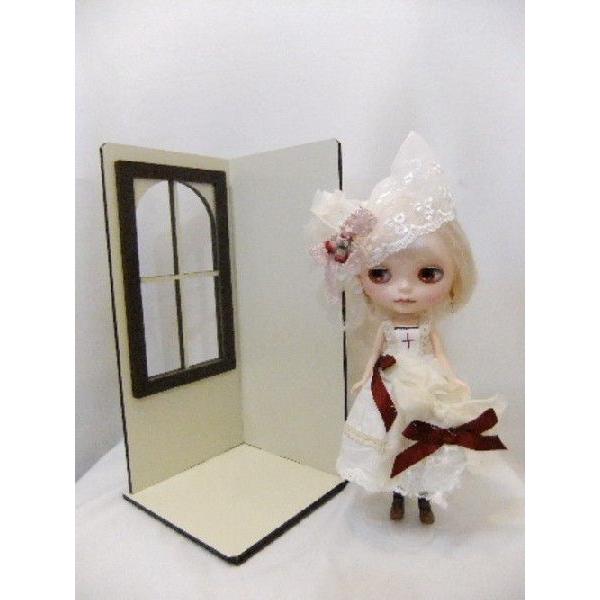 Blythe ブライス ドールハウス 窓付きコンパクトサイズ