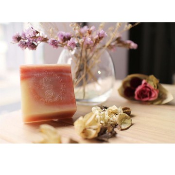 麗莎蓮娜漢方手工皂－四顆手工皂（二珍寶貝*2、玫瑰*2） _廠商直送