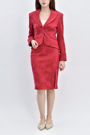 (M) up緞面刺繡紅色套裝