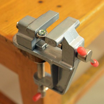 臺鉗小型多功能家用萬向迷你小臺虎桌鉗工作臺桌平口360度臺虎鉗