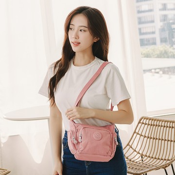 實用輕尼龍吐司斜背包 LUCIA 乾燥玫瑰粉