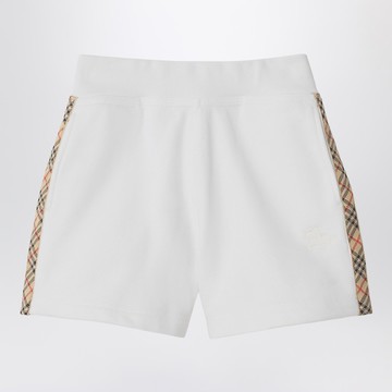 White shorts with Check trims