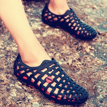 夏季鞋子網面男鞋子透氣皮涼鞋男拖鞋防滑洞洞鞋情侶沙灘鞋男韓版