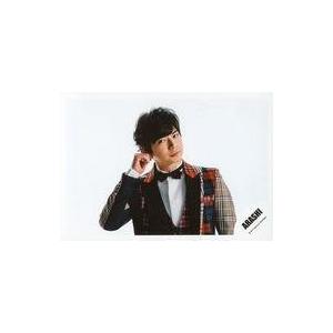 0nzu9A 嵐 松本潤 横型・バストアップ・衣装黒・背景赤 復活LOVE