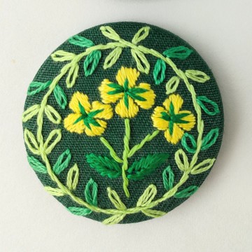 葉片花環與黃色小花刺繡胸針 或 刺繡髮帶