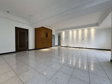 亞灣稀有釋出｜鄰近三多商圈捷運站｜4房雙車位｜高雄市苓雅區中華四路