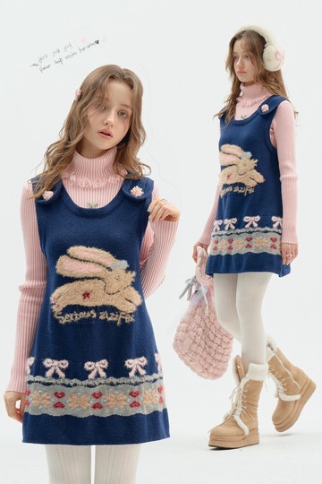 ziziFei秋冬美式設計感深藍費爾島毛絨兔子針織打底背心連衣裙女