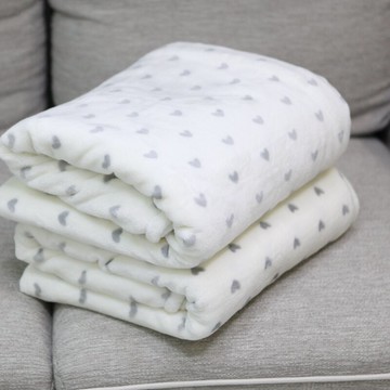 新款isn法蘭絨珊瑚絨毛毯單雙人學生宿舍床單小愛心印花空調毯夏