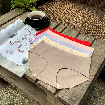 【原220↘特價139】《抑菌洞洞三角褲》【現貨】-P604