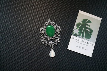 天然石胸针重工艺绿玉髓玛瑙石胸花