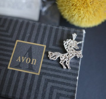 老又好古董珠寶  Avon銀色縷空蕾絲純銀獨角獸項鍊