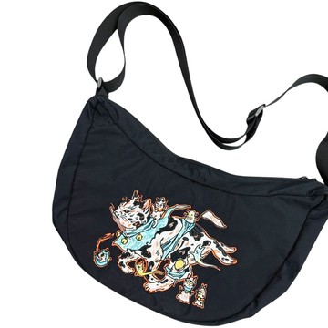 危險人物 JT26001-BK WAIST BAG 電繡百貓圖 半月包 (黑色)