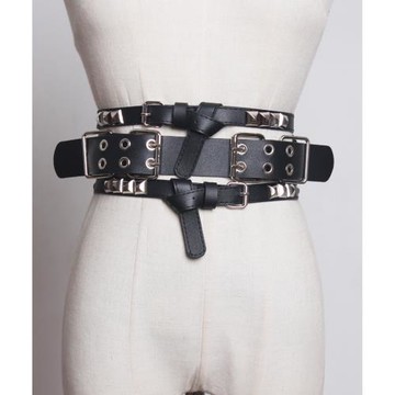 秀場直擊 朋克新解 層次鉚釘寬腰帶