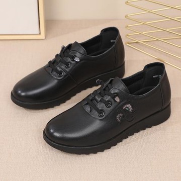 一腳蹬媽媽鞋運動鞋女舒適真皮鞋中年中老年大碼平底防滑春秋女鞋