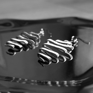 耳邊書畫 纏花耳飾 萬緒 銀灰