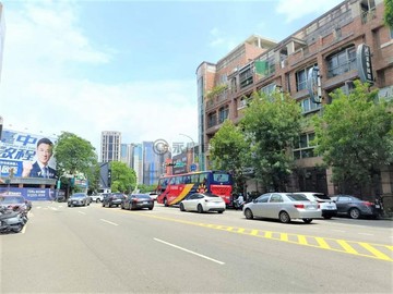 姚傑25米朝馬路~無分隔島~正5樓B1百坪透店｜台中市西屯區朝馬路
