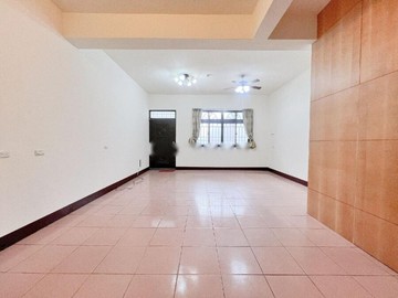 降價~竹北中華商圈_溫馨美透天｜新竹縣竹北市中華路