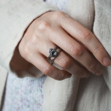 橢圓形金紅石、紅石榴石和銜尾蛇的煉金術戒指套裝