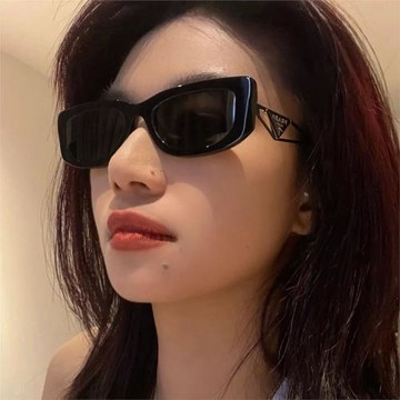 P家25新款三角標金屬腿墨鏡14Y時尚百搭防紫外線太陽眼鏡個性方框