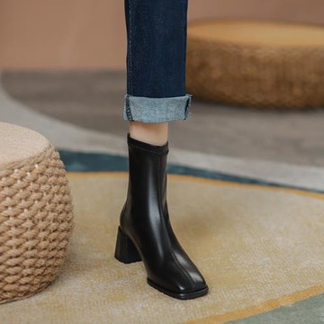 真皮黑色小短靴女2025年新款秋冬瘦瘦靴粗跟方頭高跟鞋中筒馬丁靴