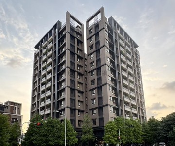 近十四期水湳經貿輕屋齡三房雙平車次頂樓採光戶｜台中市北屯區庄美街