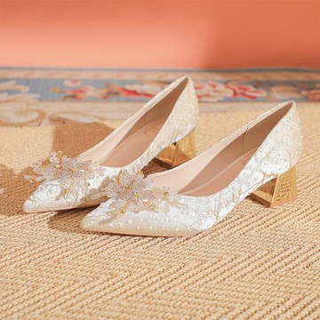 Sp house 珍珠攀藤水晶花漾蝴蝶綢緞大小碼粗中跟鞋(杏色)