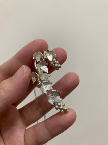 結實纍纍葡萄藤蔓項鍊