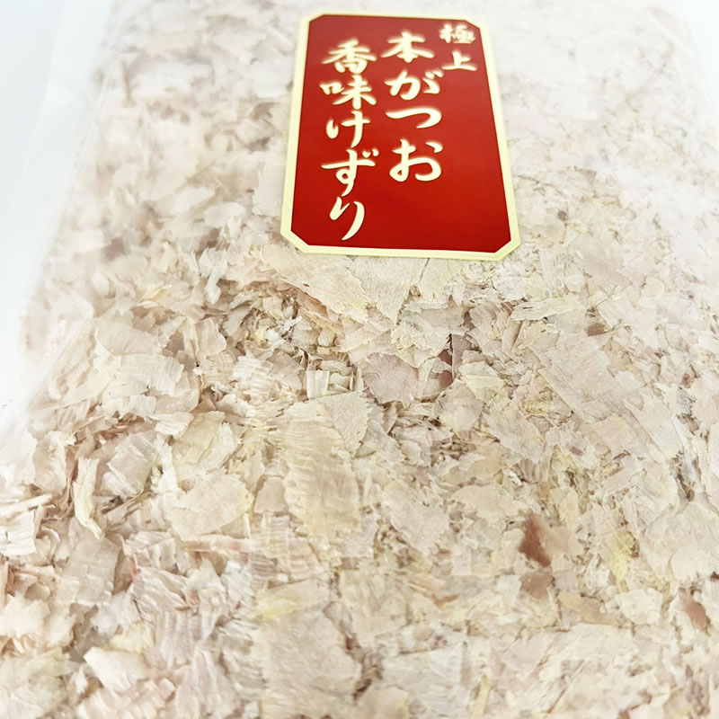 鹿児島県産 本枯 鰹節 使用 極上 本がつお 香味けずり 100ｇ《お徳用》　かつおぶし、かつお節、かつぶし　*ポスト投函便可