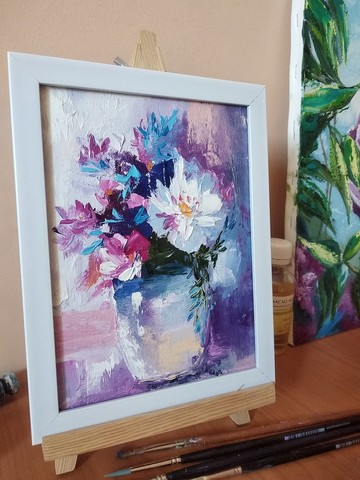 花卉畫。原圖。用白色和紫色的花朵作畫。