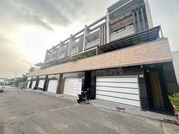 大坪頂電梯豪墅大地坪＋雙車位｜5套房景觀宅｜高雄市小港區高坪二十七街