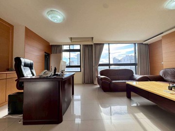 中壢高中高商超大地坪99坪電梯大別墅住辦透天店面｜桃園市中壢區王子二街