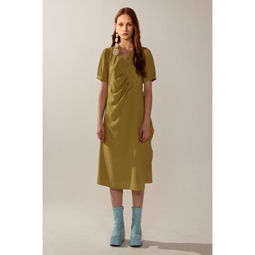 AVVJOY法式不規則V領垂墜感褶面短袖洋裝材質柔軟舒適微澎袖復古可愛多層次垂墜感顯瘦有型日常休閒、約會都非常適合