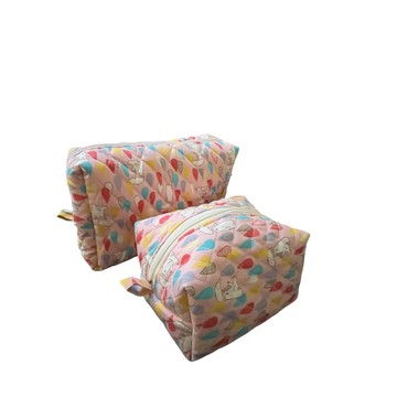 可愛小熊撐傘化妝包收納包