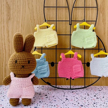 荷蘭 Just Dutch | Melanie 編織娃娃和她的粉紅吊帶褲