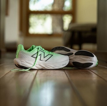 NEW BALANCE 慢跑鞋 NB1080 V14 綠漸層 2E寬楦 男 M1080J14