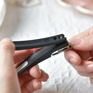 Zwilling 雙人牌 Classic Inox 造型指甲剪 黑/白 隨機出色