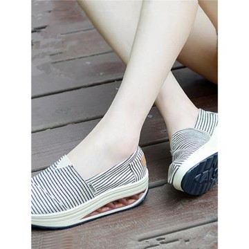 2025秋季新款女鞋老北京布鞋百搭學生帆布鞋內增高搖搖鞋運動女鞋