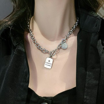 鈦鋼嘻哈吊牌項鏈女秋季復古鏈條冷淡風鎖骨鏈歐美ins潮網紅吊墜