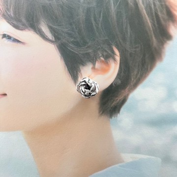 Murmur 呢喃含苞待放多層黑白圓花耳環