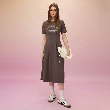 SO NICE 字母印花修身打褶空氣布洋裝