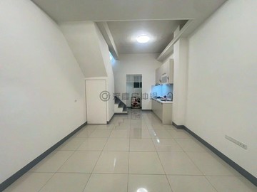 瑞隆商圈翻新公寓1+2樓騎樓｜高雄市前鎮區瑞西街