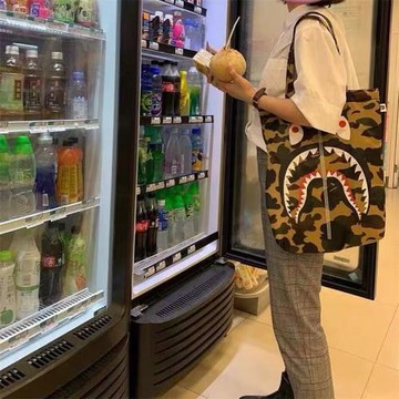 熱賣雜志附錄款鯊魚迷彩時尚托特包單肩包學生休閑通勤包