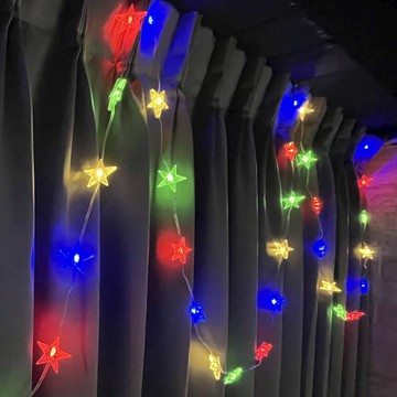 摩達客-50燈LED皮線燈串(USB+電池盒兩用充電/五角星星-彩光)5M