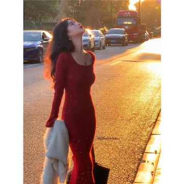 跨年圣誕穿搭訂婚禮服配大衣內搭氣質修身紅色針織連衣裙女秋季季