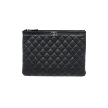 CHANEL BOY 荔枝皮革手拿包 黑色